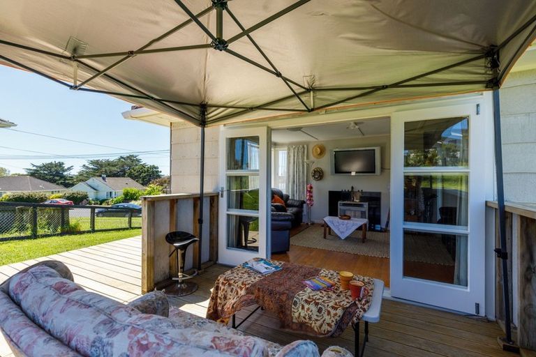 Photo of property in 33 Banks Street, Marfell, New Plymouth, 4310