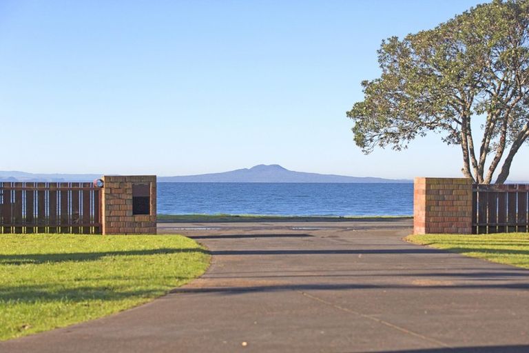 Photo of property in 33 Arkles Strand, Arkles Bay, Whangaparaoa, 0932