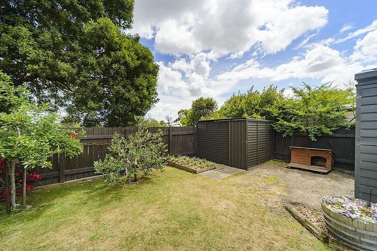 Photo of property in 97 Hillcrest Drive, Kelvin Grove, Palmerston North, 4414