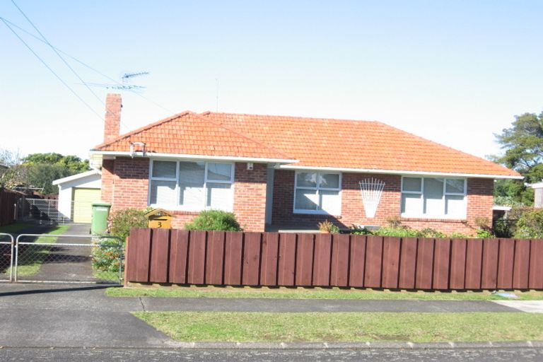 Photo of property in 3 Cambridge Road, Manurewa, Auckland, 2102