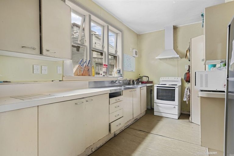 Photo of property in 11 Brougham Street, Mount Victoria, Wellington, 6011