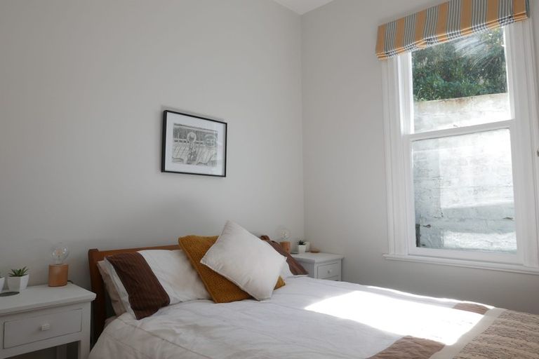 Photo of property in 22 Sugarloaf Road, Brooklyn, Wellington, 6021