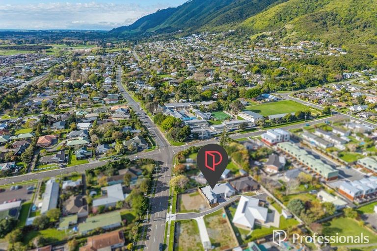 Photo of property in 9b Seddon Street, Waikanae, 5036