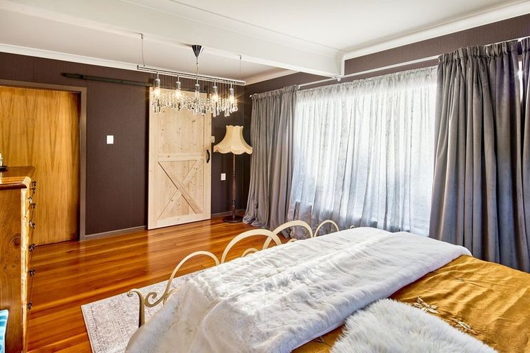 Photo of property in 70 Winara Avenue, Waikanae, 5036