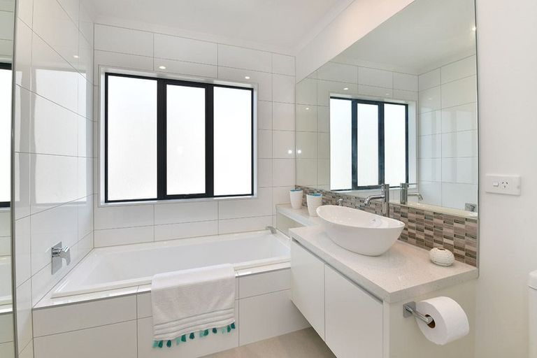 Photo of property in 36 Colonial Drive, Silverdale, 0932