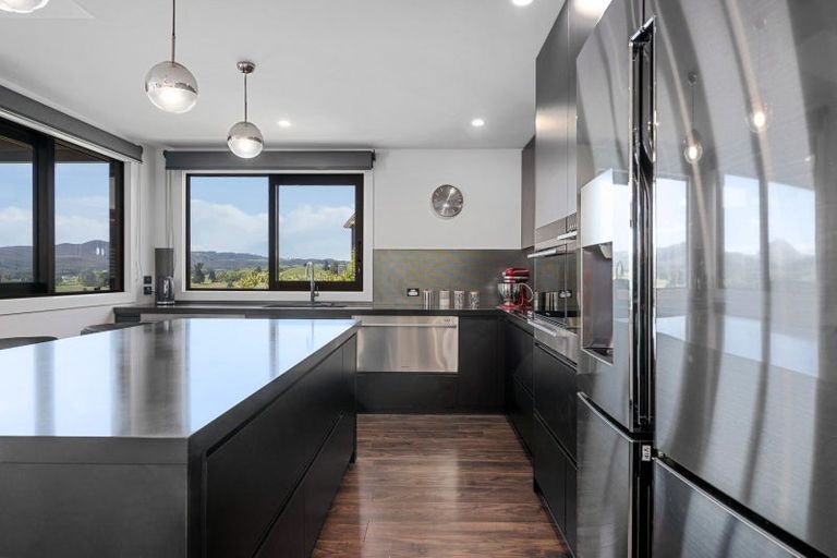 Photo of property in 38 Peregrine Place, Kinloch, Taupo, 3377