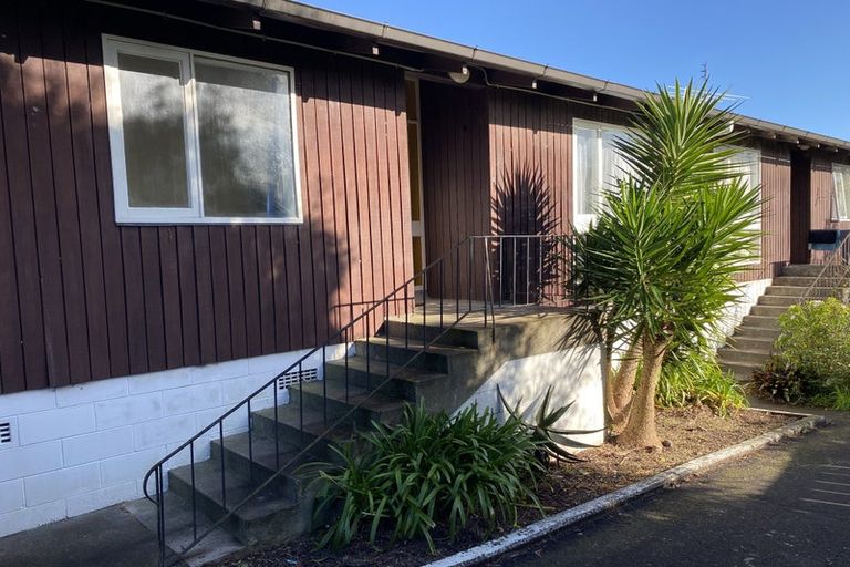 Photo of property in 2/6 Bond Crescent, Forrest Hill, Auckland, 0620