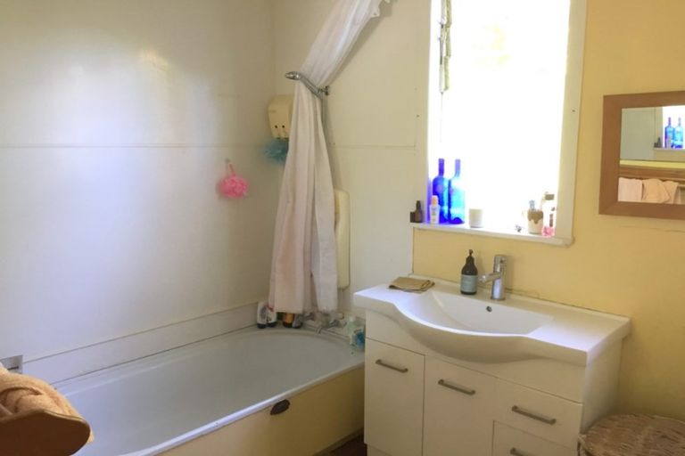 Photo of property in 10 Swanson Oaks, Swanson, Auckland, 0612