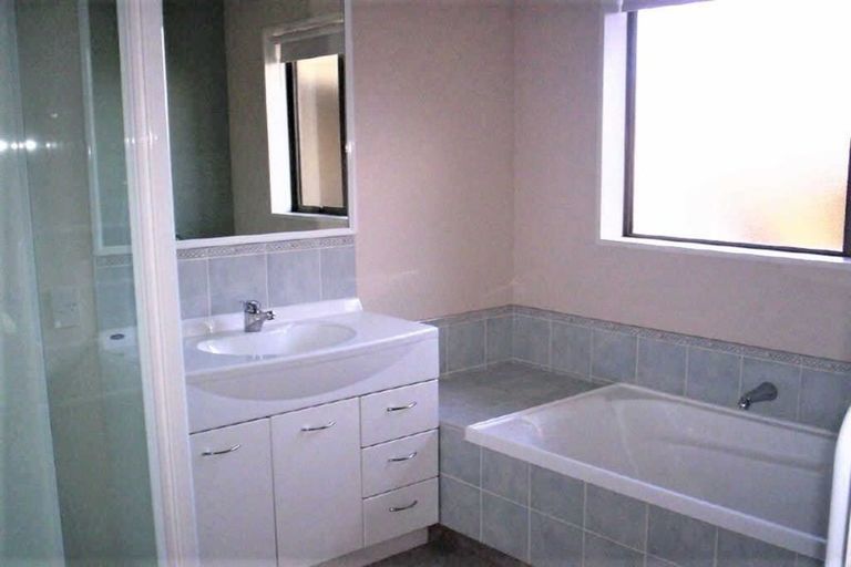 Photo of property in 28 Dufek Crescent, Wigram, Christchurch, 8042