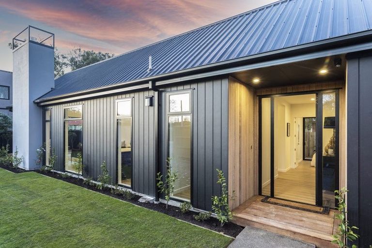 Photo of property in 112 Paparoa Street, Papanui, Christchurch, 8053