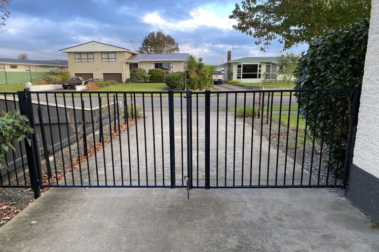 Photo of property in 8/8a Featherston Street, Levin, 5510