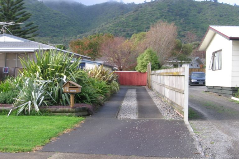 Photo of property in 25b Pehi Kupa Street, Waikanae, 5036