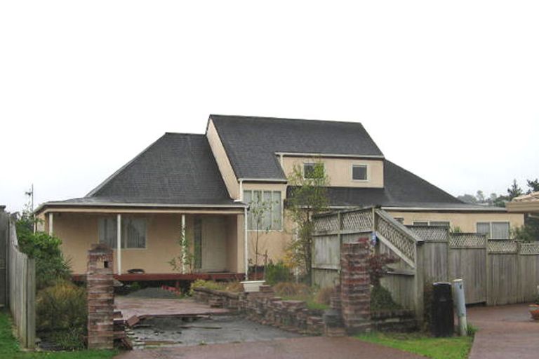 Photo of property in 10 San Ambrosio Rise, Henderson, Auckland, 0612