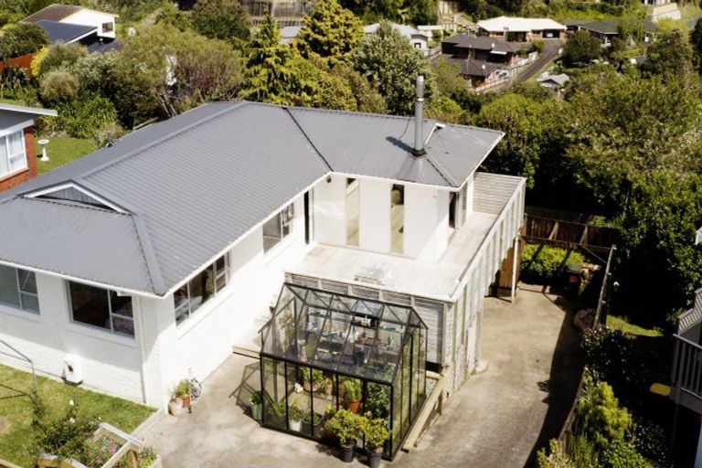 Photo of property in 17 Longview Drive, Merrilands, New Plymouth, 4312