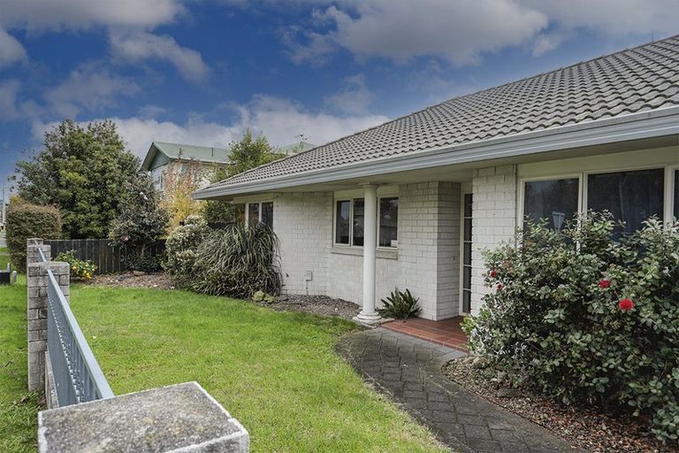 Photo of property in 63 Ngatai Road, Otumoetai, Tauranga, 3110
