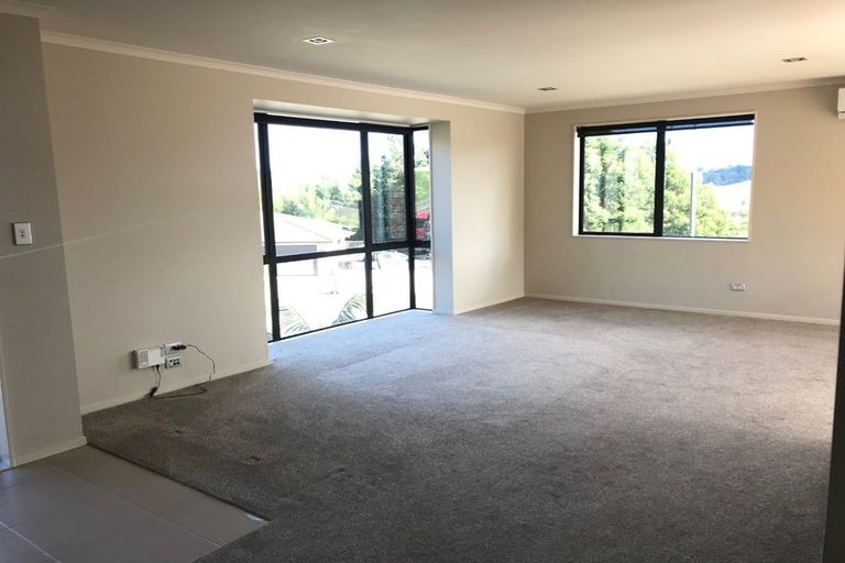 Photo of property in 61 Tiriwa Drive, Massey, Auckland, 0614