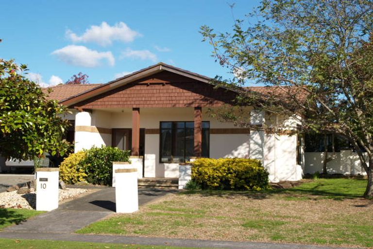 Photo of property in 10 Frank Nobilo Drive, Golflands, Auckland, 2013
