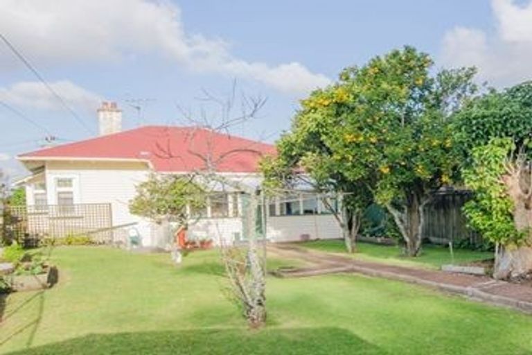 Photo of property in 12 Adam Street, Greenlane, Auckland, 1051
