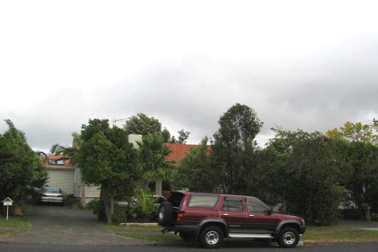 Photo of property in 2/15 Sunnynook Road, Forrest Hill, Auckland, 0620