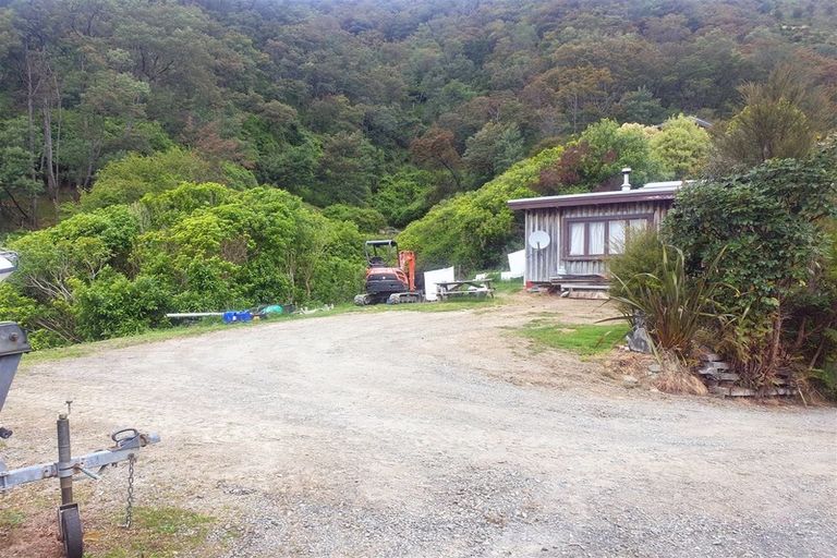 Photo of property in 16 Angle Street, Picton, 7220