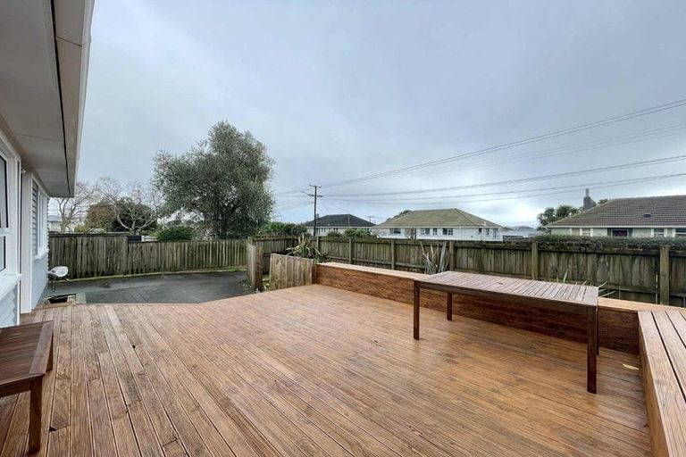 Photo of property in 12 Karaka Street, Merrilands, New Plymouth, 4312