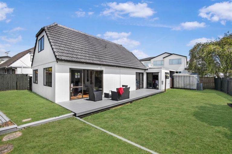 Photo of property in 2/327 Bucklands Beach Road, Bucklands Beach, Auckland, 2012