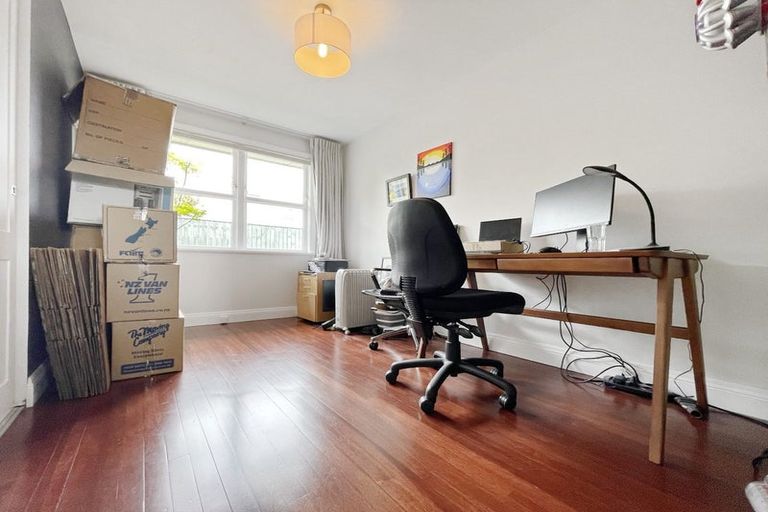 Photo of property in 95 Beazley Avenue, Paparangi, Wellington, 6037