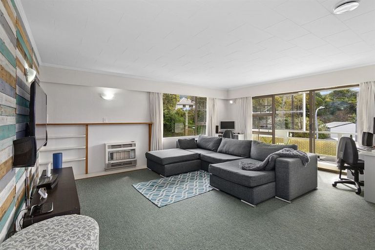 Photo of property in 32 Collins Avenue, Tawa, Wellington, 5028