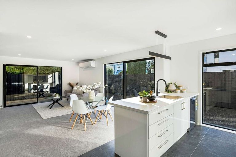 Photo of property in 2/10 Brockworth Place, Riccarton, Christchurch, 8011