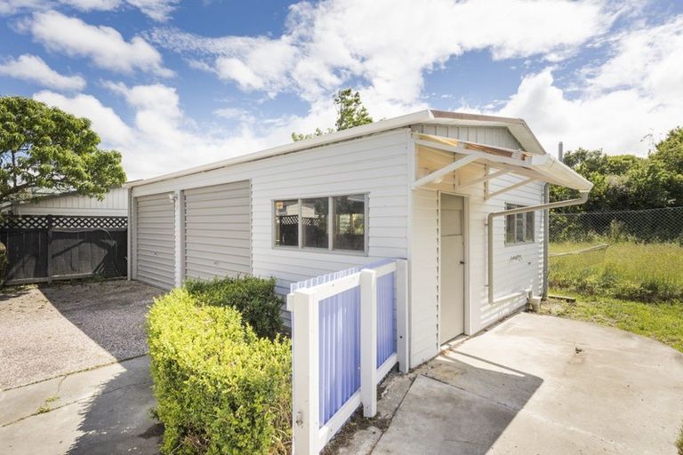 Photo of property in 3 Escort Grove, Awapuni, Palmerston North, 4412