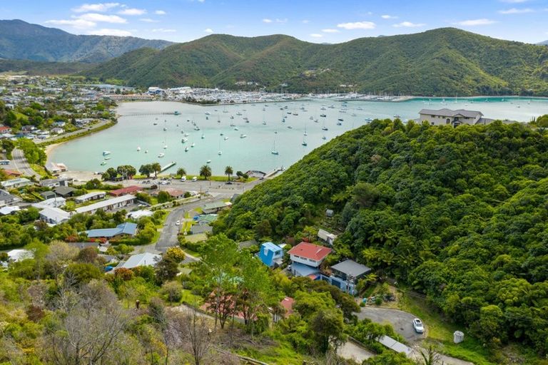 Photo of property in 13 Arthur Crescent, Waikawa, Picton, 7220