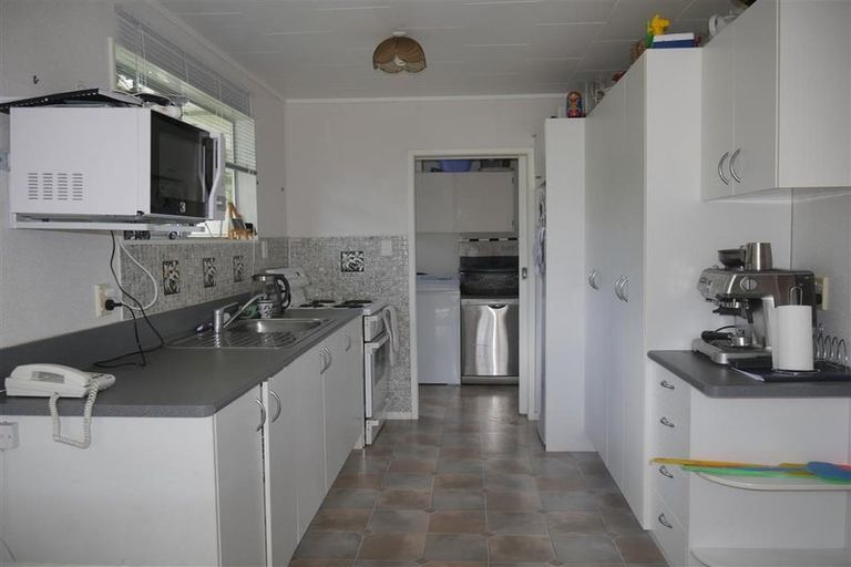 Photo of property in 27 Shearwater Street, One Tree Point, 0118