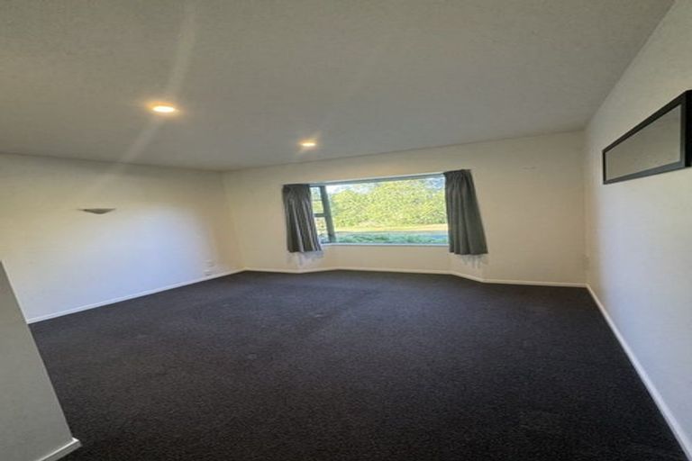 Photo of property in 81 Motu Road, Kumeu, 0891