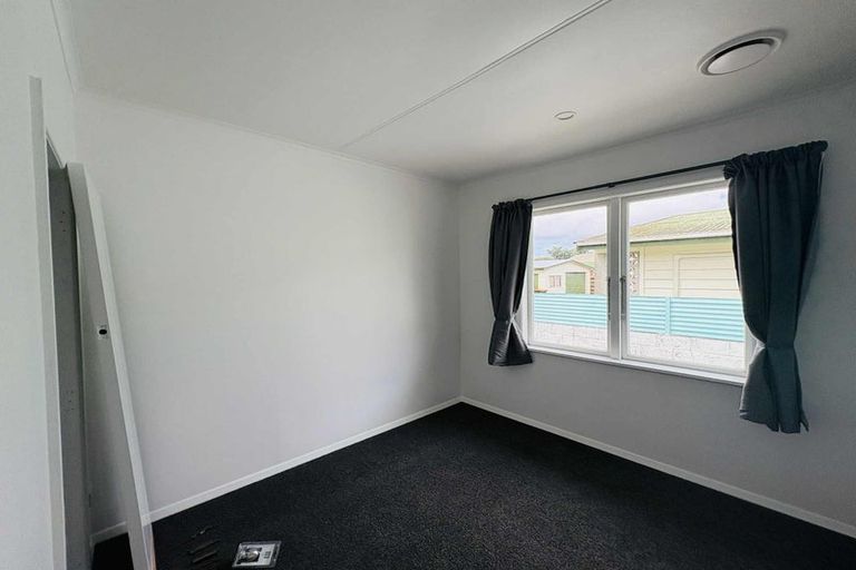 Photo of property in 17 Buick Crescent, Awapuni, Palmerston North, 4412