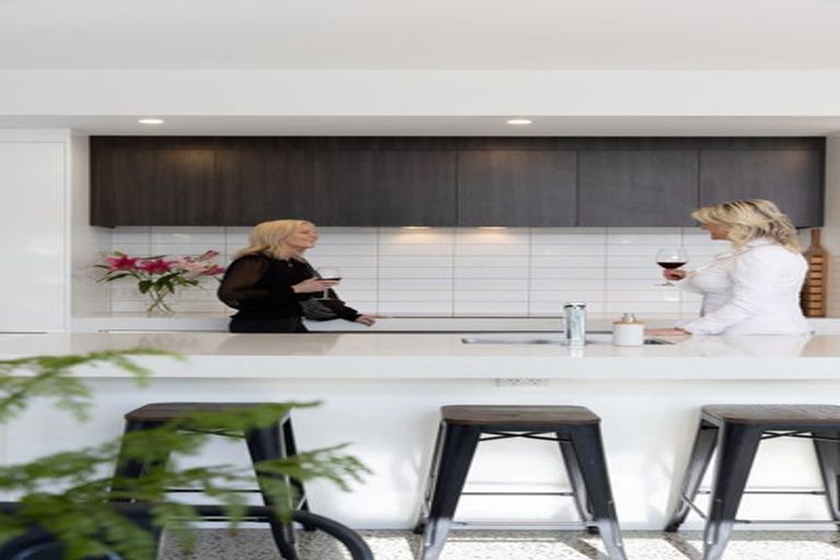 Photo of property in 10 Cassinia Close, Papamoa Beach, Papamoa, 3118