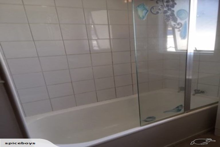 Photo of property in 50 Divich Avenue, Te Atatu South, Auckland, 0610