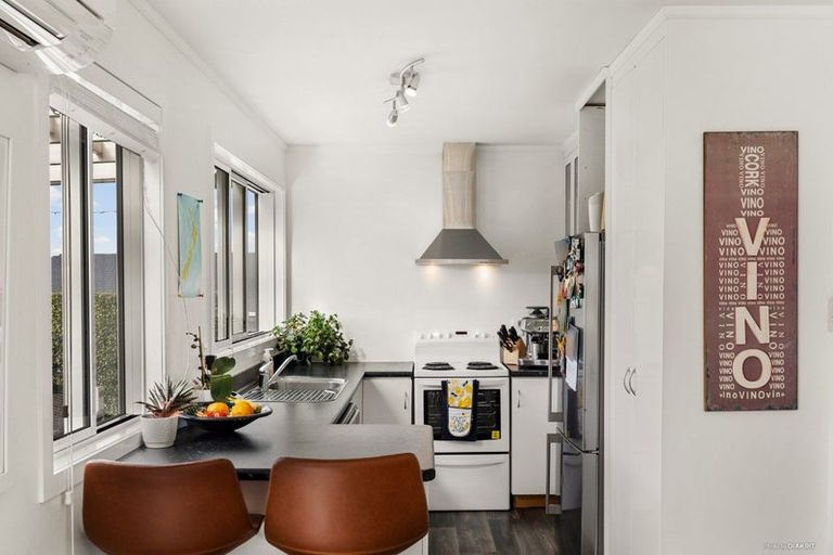 Photo of property in 3 Realm Place, Massey, Auckland, 0614