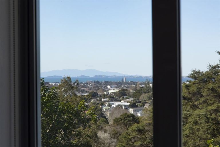 Photo of property in 317a Glenfield Road, Glenfield, Auckland, 0629