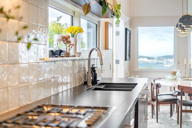 Photo of property in 42 Lohia Street, Khandallah, Wellington, 6035