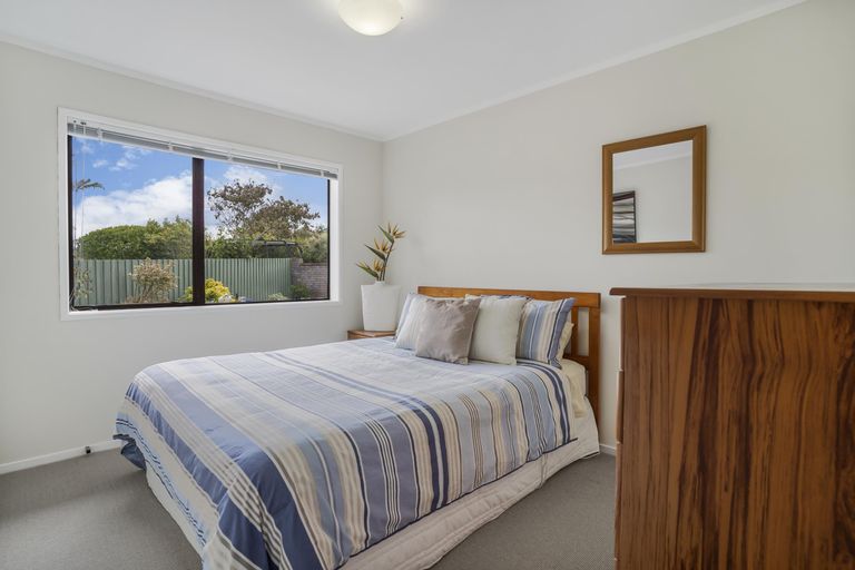 Photo of property in 2/10 Pinewood Grove, Botany Downs, Auckland, 2010