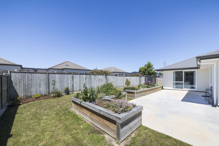 Photo of property in 2 Hydrangea Lane, Milson, Palmerston North, 4414