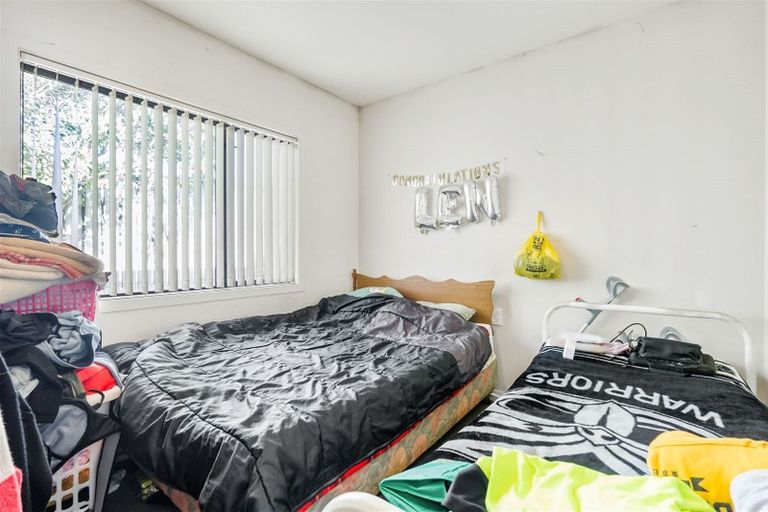 Property details for 17 Lawford Place, Mangere, Auckland, 2022