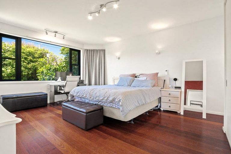 Photo of property in 28 Cliffs Road, Saint Clair, Dunedin, 9012