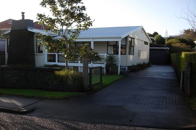 Photo of property in 18 Sullivan Avenue, Mangere Bridge, Auckland, 2022