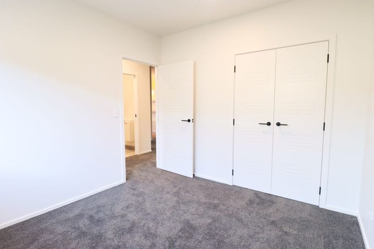 Photo of property in 42 Sardinia Grove, Fitzherbert, Palmerston North, 4410