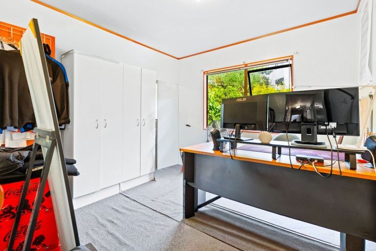 Photo of property in 13 Frosses Place, Massey, Auckland, 0614