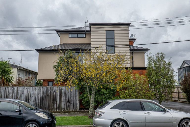 Photo of property in 1/130 Packe Street, Edgeware, Christchurch, 8013