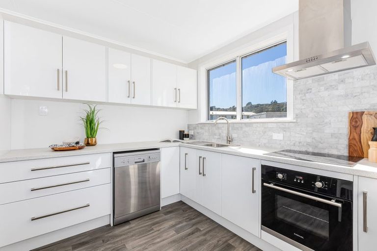 Photo of property in 25 Loongana Street, Waitangirua, Porirua, 5024