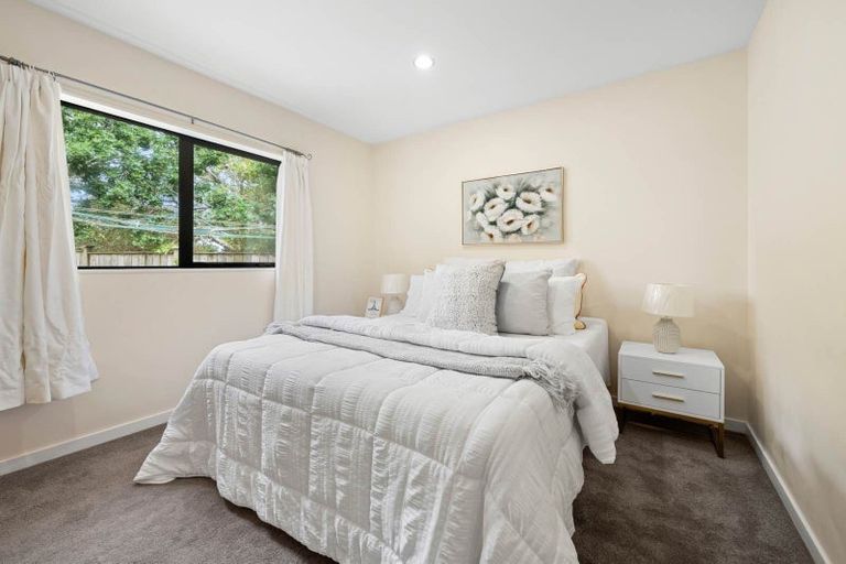 Photo of property in 29b Edgewater Drive, Pakuranga, Auckland, 2010