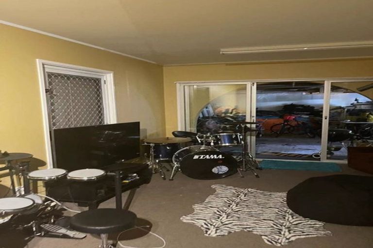 Photo of property in 8 Megan Avenue, Pakuranga Heights, Auckland, 2010